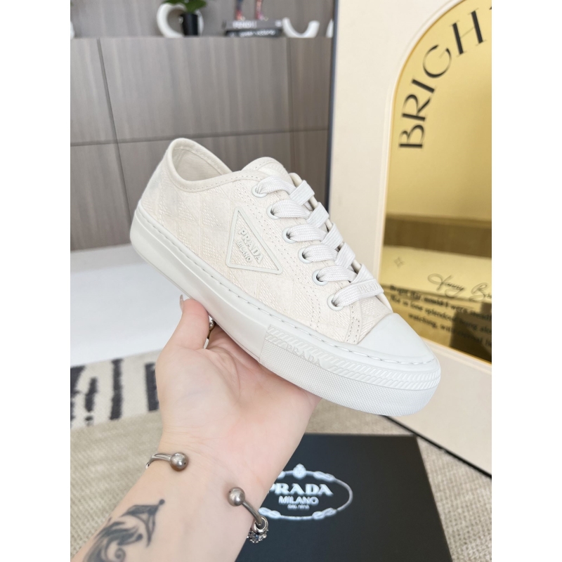 Pra*a casual shoes